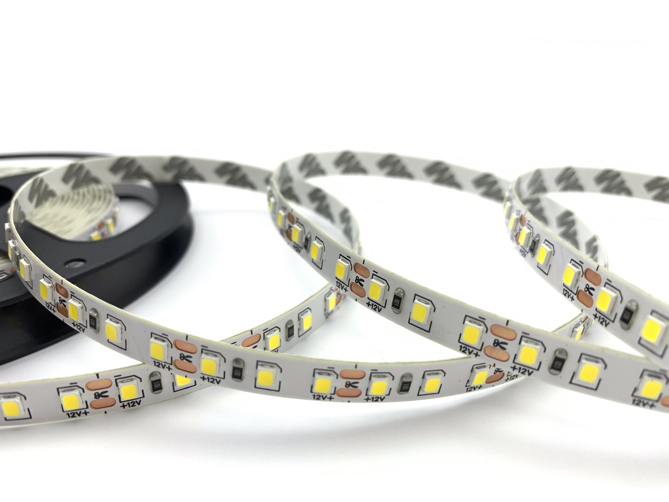 Biom SMD2835 120LED/м 14,4W/m 12V IP20 нейтральний білий (4000–4500K) Світлодіодна стрічка, Biom, SMD2835, 120LED/м, 14,4W/m, 12V, IP20, нейтральне біле світло, LED стрічка 12V, підсвітка меблів, підсвітка інтер’єру, підсвітка ніш, декоративне освітлення, купити світлодіодну стрічку.