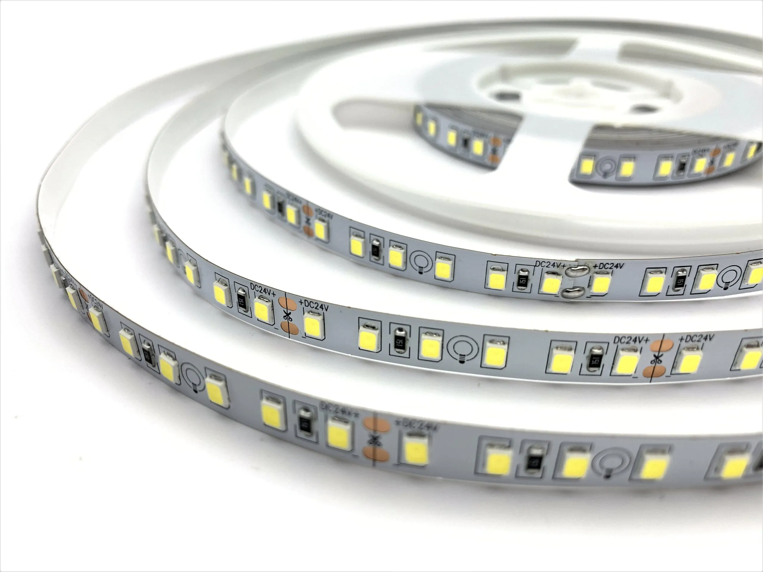 Biom SMD2835 120LED/м 13,5W/m 24V IP20 Світлодіодна стрічка, Biom, SMD2835, 120LED/м, 13,5W/m, 24V, IP20, холодне біле світло, LED стрічка 24V, підсвітка меблів, підсвітка інтер’єру, підсвітка ніш, підсвітка вітрин, купити світлодіодну стрічку, гнучка стрічка, декоративне освітлення.