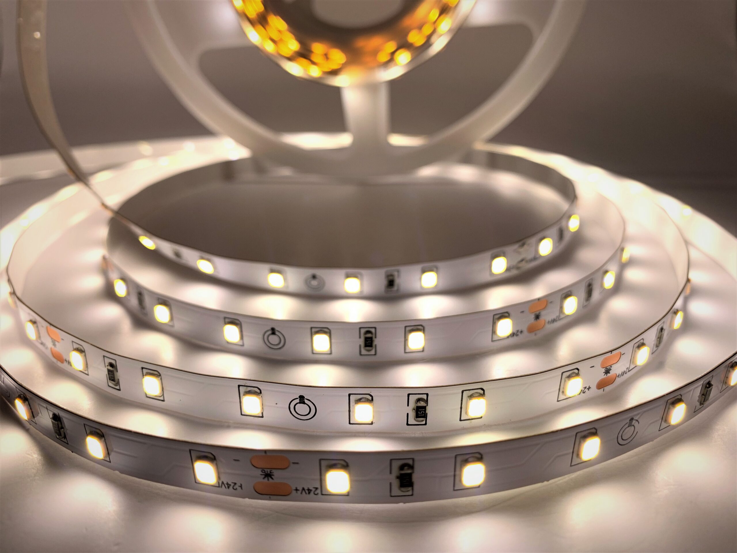LED стрічка 24V Biom professional 60LED/м SMD2835 для підсвітки меблів і ніш