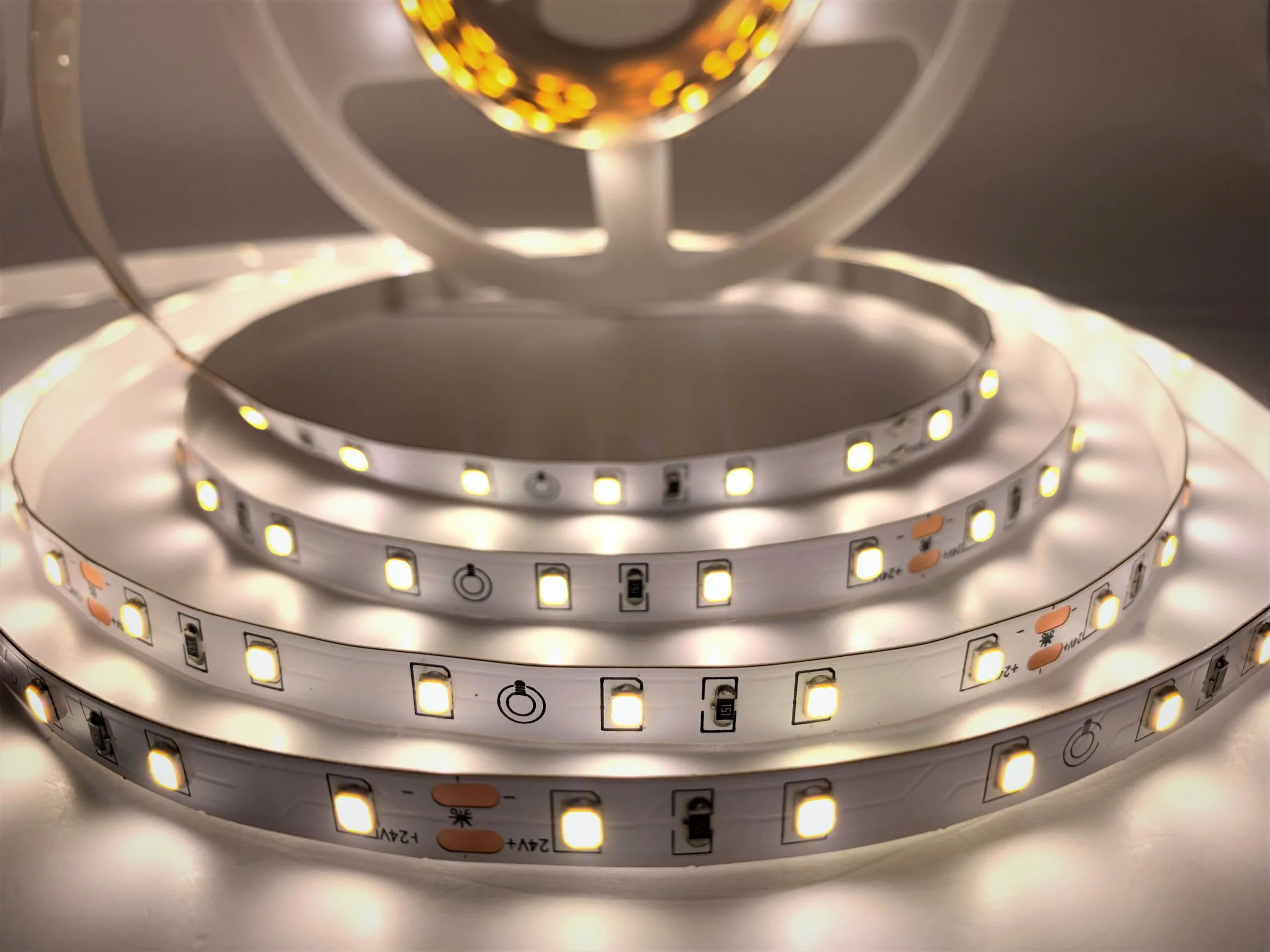 LED стрічка 24V Biom professional 60LED/м SMD2835 для підсвітки меблів і ніш