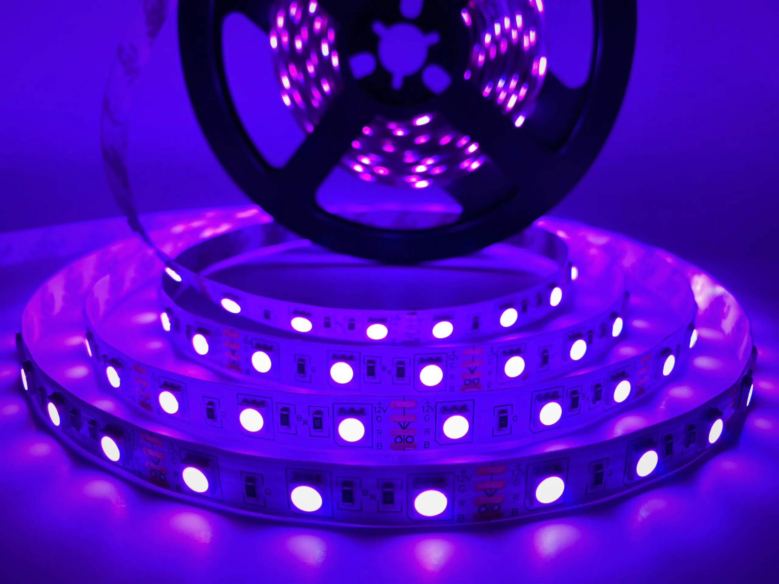 Biom SMD5050 60 LED 14,4W/m 12V IP20 RGB світлодіодна стрічка, led стрічка 12v, лед стрічка 12в, світлодіодна стрічка rgb, led стрічка rgb, led стрічка biom, купити світлодіодну стрічку, купити led стрічку, 60 led/м