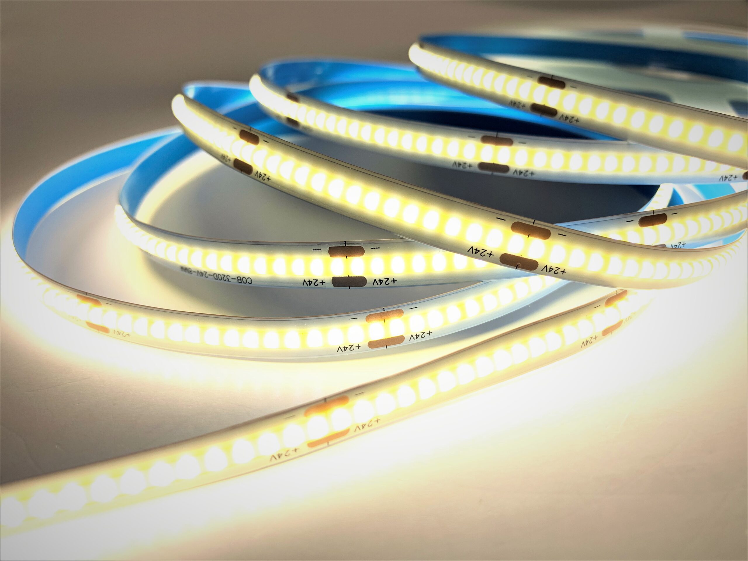 LT COB 320 LED 12W/m 24V нейтральний білий (4000K) світлодіодна стрічка, led стрічка 24v, світлодіодна стрічка 24 вольт, стрічка cob, cob led стрічка, нейтральне світло, 4000k led, led стрічка для меблів, led стрічка для інтер’єру, купити світлодіодну стрічку, 320 led/м