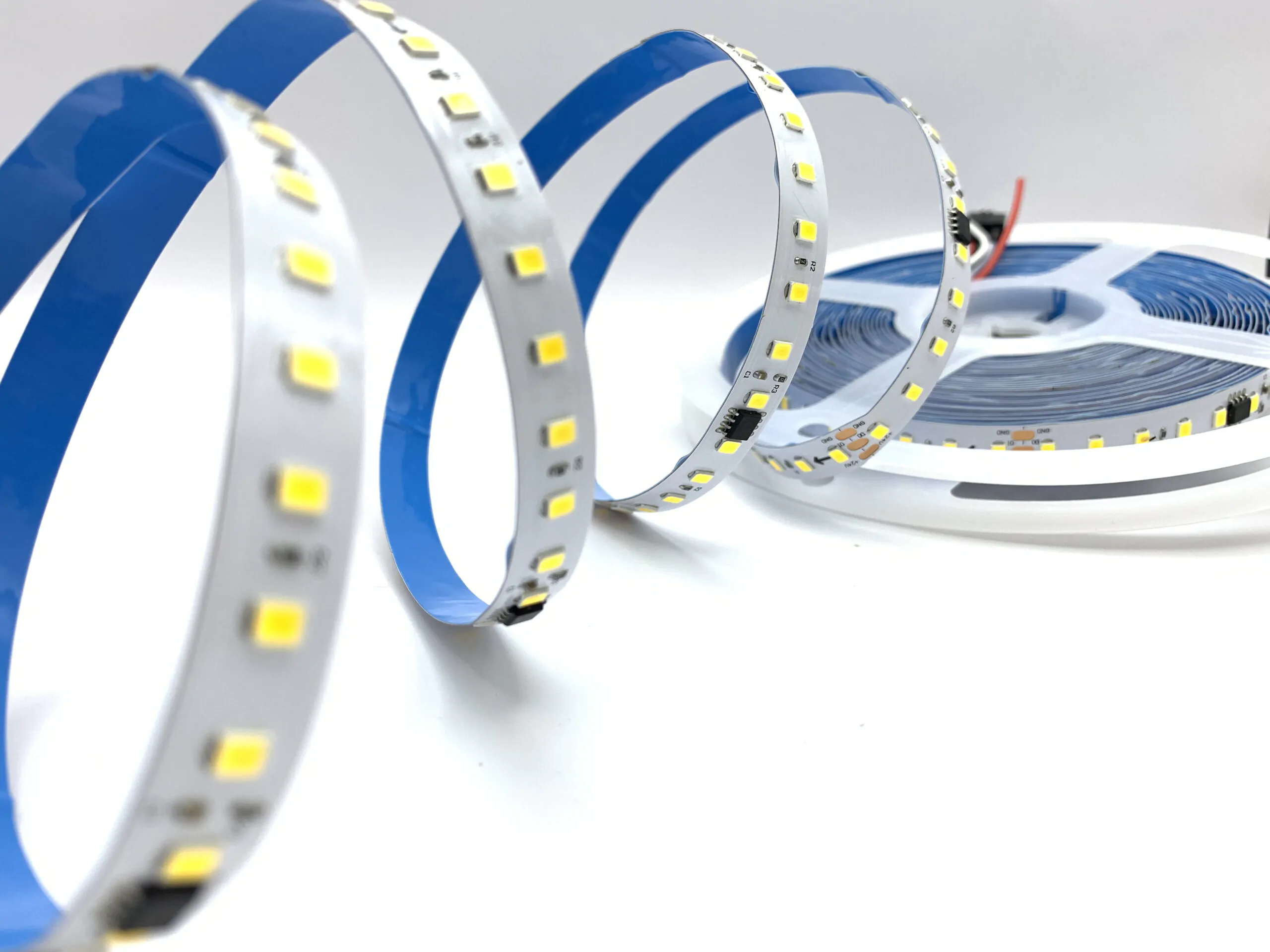 24V LT SMART RUN 4200K TM1903 SMD2835 120 LED 12W/m IP20 світлодіодна стрічка, led стрічка 24v, smart стрічка, tm1903 стрічка, smd2835, нейтральне світло, 120 LED/м, 12w/m, купити led стрічку