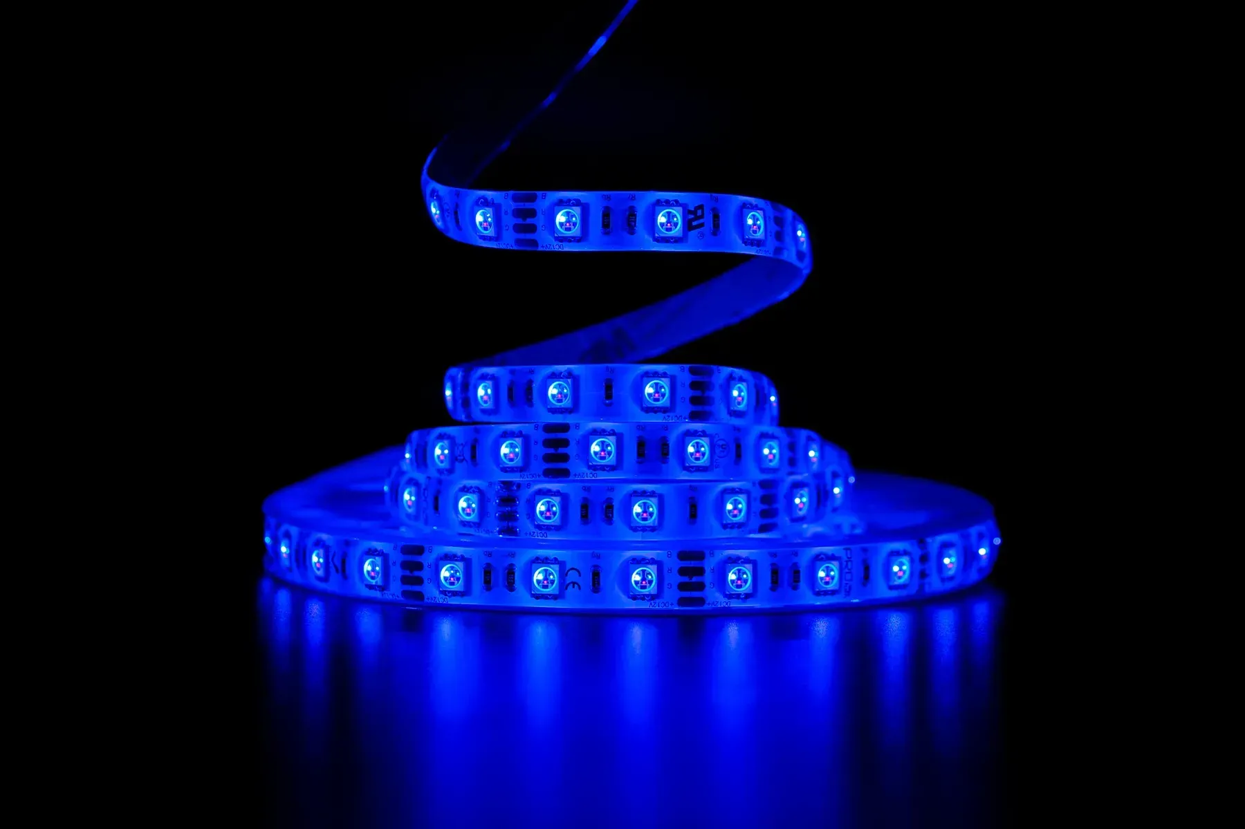 Світлодіодна стрічка PROLUM SG SMD5050 60LED 14.4W/m 12V IP65 RGB RGB світлодіодна стрічка PROLUM SG, LED стрічка 12V, вологостійка світлодіодна стрічка IP65, LED підсвічування фасаду, RGB стрічка для вулиці, декоративне LED освітлення, купити RGB LED стрічку Україна